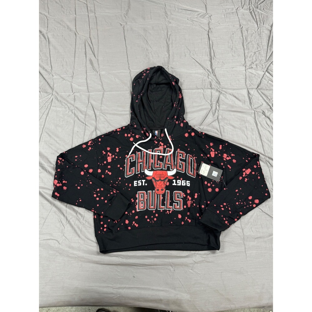 NBA Chicago Bulls Women Large Black Red Paint Splatter Cropped Hoodie
